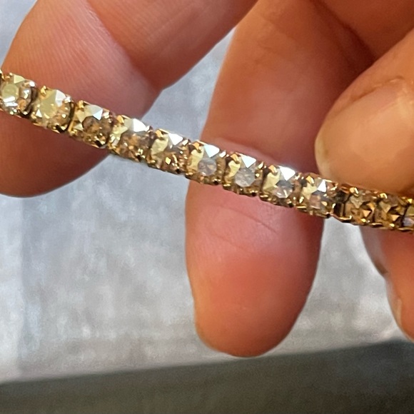 Jewelry - Beautiful bracelet with stone